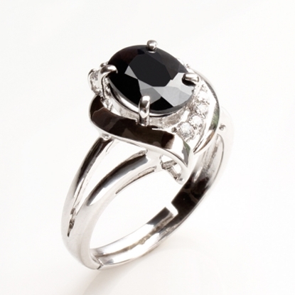 【雅紅珠寶】愛的包圍天然2克拉黑藍寶石戒-活圍設計